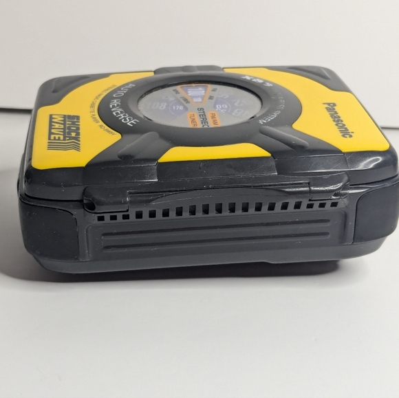 ❌ SOLD ❌ Panasonic Shockwave Stereo Cassette Player - Rugged Design with AM FM - Picture 5 of 7